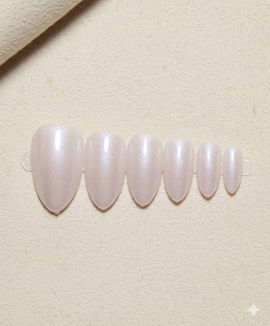 Pearl Glaze Press-On Nails – Elegant Shimmer Finish.