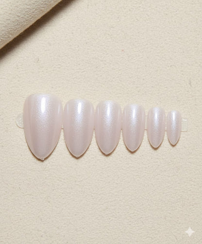 Pearl Glaze Press-On Nails – Elegant Shimmer Finish.
